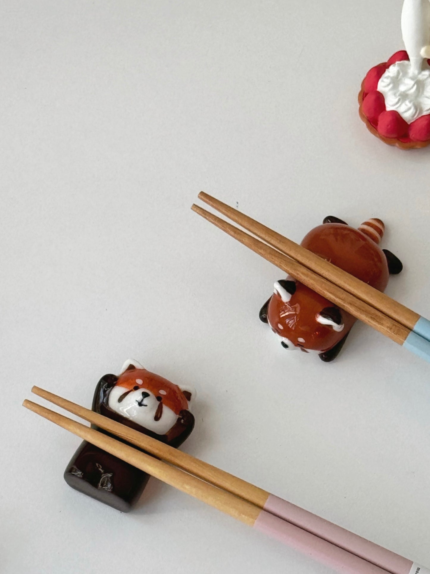 DECOLE Red Panda Chopstick Rest