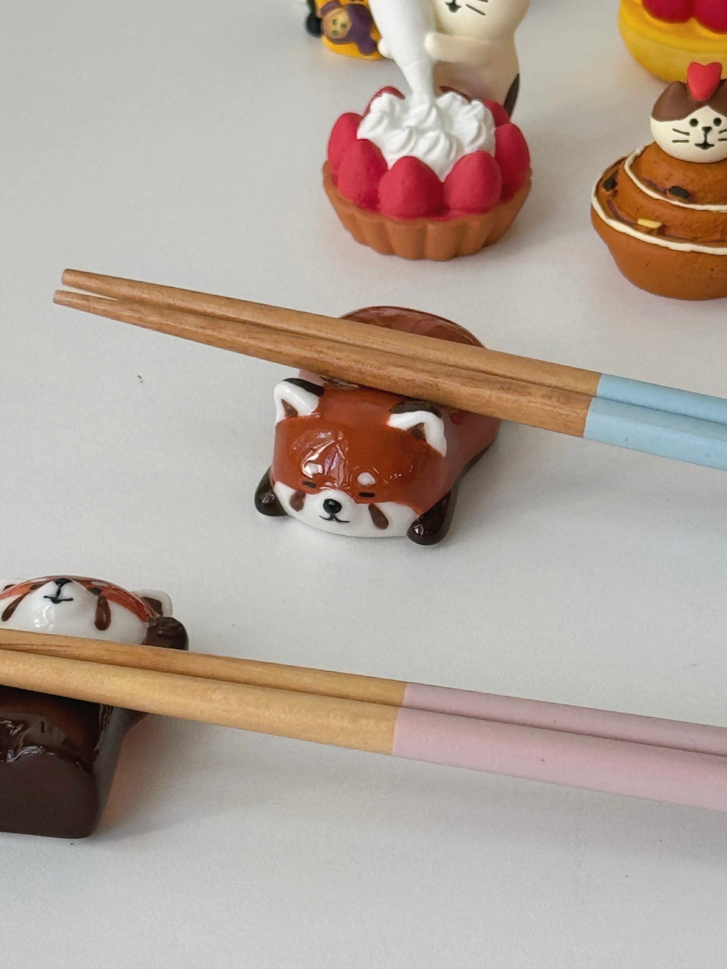 DECOLE Red Panda Chopstick Rest