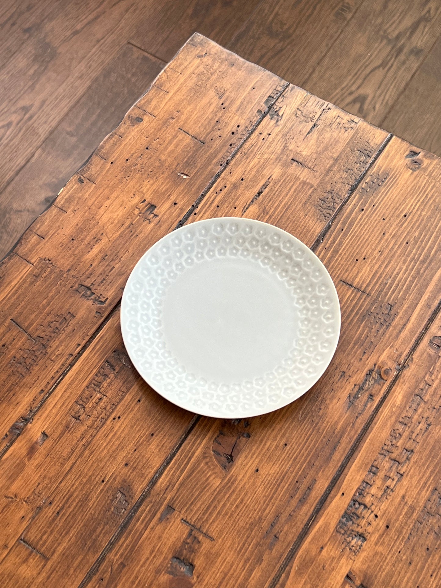 Matte Grey Daisy Stamped Plate (2 sizes)